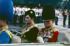 King of Thailand Bhumibol Adulyadej and queen Sirikit parade...
BANGKOK, THAILAND - 1998/12/03: King of Thailand Bhumibol Adulyadej and queen Sirikit parade in a car during a ceremony for the king's 71th birthday. (Photo by Thierry Falise/LightRocket via Getty Images)