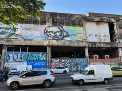 Fachada externa de galpão