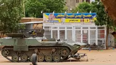 የሱዳን ሠራዊት ታንክ በካርቱም ከተማ ውስጥ 