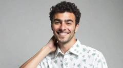 Луиђи Мађоне са руком иза врата
