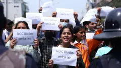 आन्दोलनरत विद्यार्थीहरू