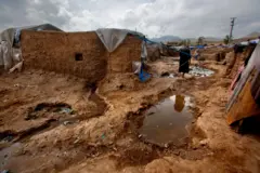 د افغانستان په هکله ویل شوي،۴۲ سلنه خلک یې پاکو د څښاک اوبو ته لاسرسی لري.