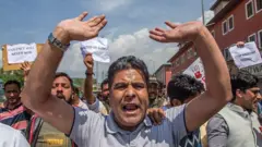 पहलगाममधील हल्ल्यानंतर स्थानिक व्यावसायिक म्हणतात, 'आता सर्व काही संपलं'