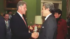 Клинтон и Эпштейн в Белом доме, фото сделано в 1993 году 