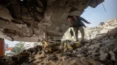 دمار في رفح جراء القصف الإسرائيلي
