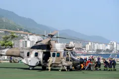 Equipos de rescate franceses montaron este sábado un campamento en La Guaira.