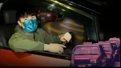 香港計程車司機Longo在他工作的計程車內
