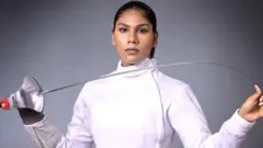 வாள் ஏந்தி வரலாறு படைத்த தமிழக வீராங்கனை: ஒலிம்பிக்கில் பவானி தேவிக்கு பதக்கம் நிச்சயம் - தாய் நம்பிக்கை