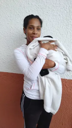 Johandri Pacheco avec sa fille Mía