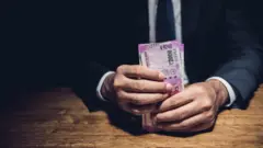 फसव्या गुंतवणूक योजना