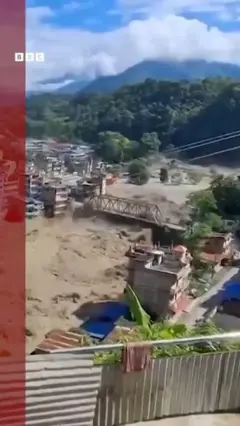 Enchentes no Nepal e Tibete: vídeo mostra pontes e prédios arrastados