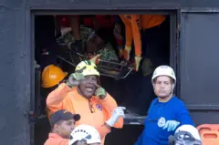 Bomberos en el rescate.