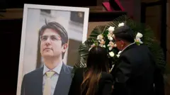 Foto de Miguel Uribe Turbay no Congresso em Bogotá