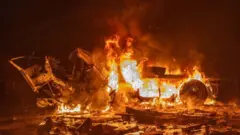 Горящая машина на месте удара