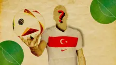 Elinde futbol topu tutan bir Türk milli takım futbolcusunun kafası karartılmış ve yüzünün yerinde bir soru işareti yer alıyor