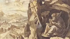 Ilustración de la epoca en sepia, se ve un hombre mayor sentado en una especie de cueva, con un libro en sus piernas, sus manos en posición de oración y hay una cruz. en perspectiva a lo lejos seve una cidad con montañas.