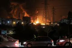 بدأت المواجهات الأخيرة بين إسرائيل وإيران عقب شنّ إسرائيل، فجر الجمعة 13 من يونيو/حزيران، هجوما مباغتا دون سابق إنذار على منشآت نووية ومناطق عسكرية إيرانية.