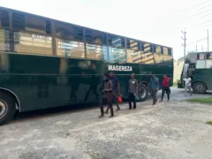 Imodoka yanditseko Magereza, abantu bariko bagendagenda babangabanganywe nayo 