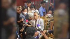 သေဆုံးသူ မမိုးမြင့် ‌အမေကို ခွင့်လွှတ်ဖို့တောင်းပန်နေတဲ့ သေနတ်သမားလူငယ်အဖေ 