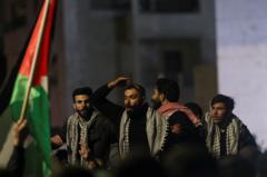 شبان أردنيون يهتفون في تظاهرة داعمة لغزة