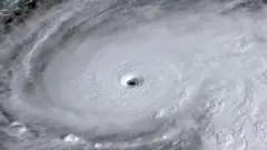 બીબીસી ગુજરાતી વાવાઝોડું ચક્રવાત હરિકેન મેલિસા જમૈકા કેરેબિયન વરસાદ પવન પૂર હવામાન 