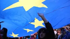 Тбилисская молодежь вышла протестовать против закона об иностранных агентах