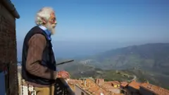 Геларді взяв за мету відродити давню практику збирання манни у своєму рідному місті Полліна 