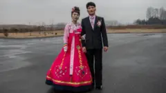mlada u tradicionalnoj venčanici u Severnoj Koreji