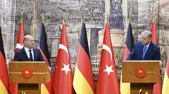 Olaf Scholz ve Recep Tayyip Erdoğan