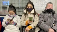 Москва метроси йўловчилари