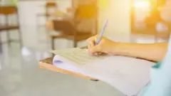 మెడికల్ కాలేజ్, ప్రశ్నాపత్రం లీకేజ్