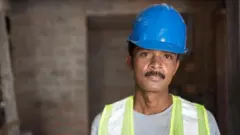 ਖਾੜੀ ਦੇਸ ਵਿੱਚ ਮਜ਼ਦੂਰ