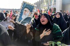 Hamaney'in altı gün sürecek cenaze töreni Tahran'da başladı