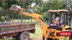 జేసీబీ నడుపుతున్న యువతి