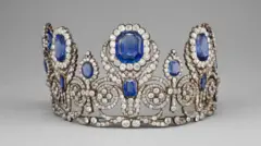 በአራቱ ሌቦች ከተዘረፉት መካከል አንዱ የሆነው በውድ ጌጣ ጌጦች ያጌጠው ዘውድ