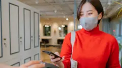 Japonesa comprando