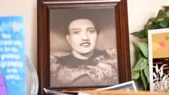 મેરીલેન્ડનાં બાલ્ટીમોર સ્થિત પૌત્રનાં ઘરમાં હેનરીટા લેક્સની તસવીર