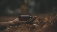 خودکشی سے متعلق ایک علامتی تصویر