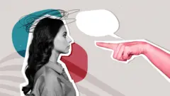 කාන්තාවක වෙත ඇඟිල්ලක් දිගු කර තිබෙන නිර්මාණාත්මක ඡායාරූපයක් 