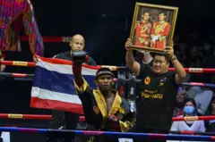 บัวขาว