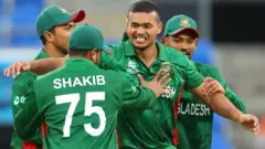 ম্যাচসেরার পুরস্কার পেয়েছেন বাংলাদেশের ফাস্ট বোলার তাসকিন আহমেদ।