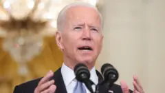 Biden yana jawabi ga 'yan kasarsa