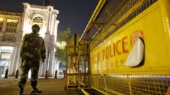 దిల్లీలో గత వారం రాత్రిపూట కర్ఫ్యూ విధించారు