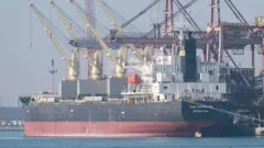 سفينة ترو كونفدنس التي تمت مهاجمتها في خليج عدن