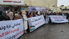 تجمع فلسطینی‌ها در دیرالبلح در نوار غزه علیه طرح ترامپ