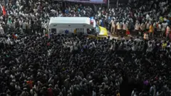 கரூர் தவெக பரப்புரை, கூட்ட நெரிசல், சட்டம், விசாரணை, காவல்துறை
