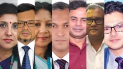 (বা থেকে) অধ্যাপক সাদেকা হালিম, শফিকুল ইসলাম, আফরোজা শেলী, আব্দুল মুহিত, রফিকুল ইসলাম, আবু সারা শামসুর রউফ ও মোহাম্মদ বাহাউদ্দিন
