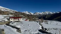 हिउँ परेको डोल्पाको गाउँ 