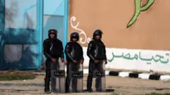 عناصر من الشرطة