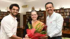 आदित्य ठाकरे आणि सोनिया गांधी